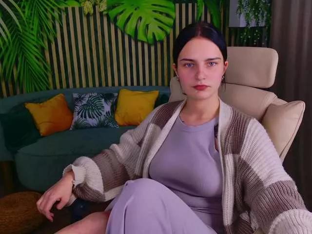 Discover our girls online shows and discover the company of countless livestreamers, with stunning shapes, sex toys and more.