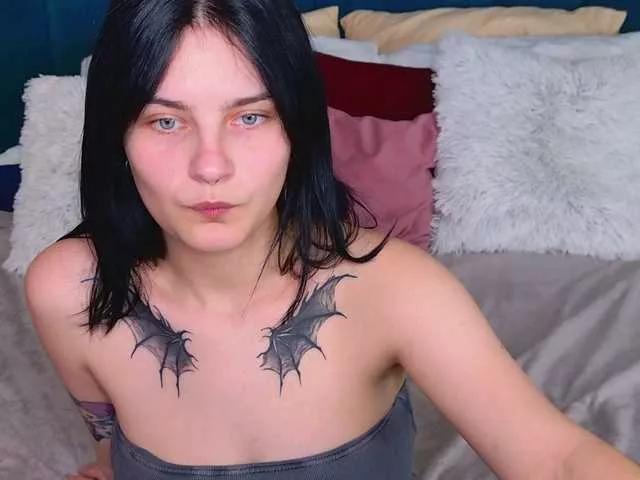 Discover our girls online shows and discover the company of countless livestreamers, with stunning shapes, sex toys and more.