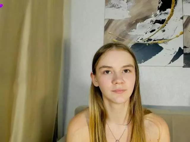 Discover our girls online shows and discover the company of countless livestreamers, with stunning shapes, sex toys and more.