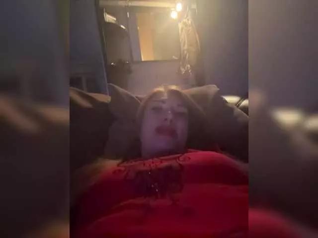 AnnaMaks12 webcams show profile image 