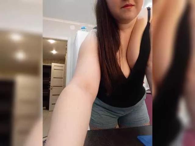 Discover our girls online shows and discover the company of countless livestreamers, with stunning shapes, sex toys and more.