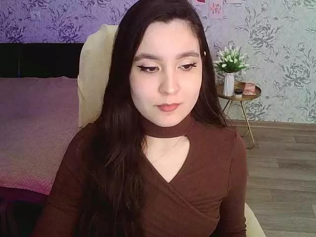 Discover our girls online shows and discover the company of countless livestreamers, with stunning shapes, sex toys and more.