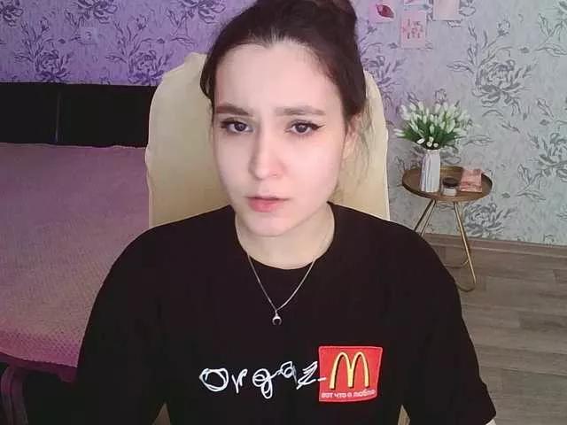 Discover our girls online shows and discover the company of countless livestreamers, with stunning shapes, sex toys and more.
