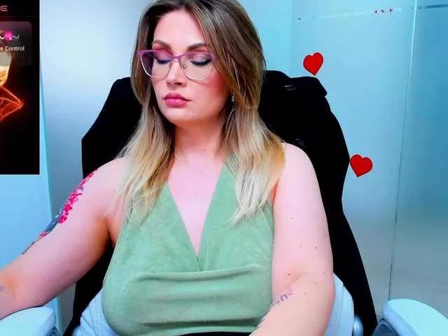 anyarosses from BongaCams