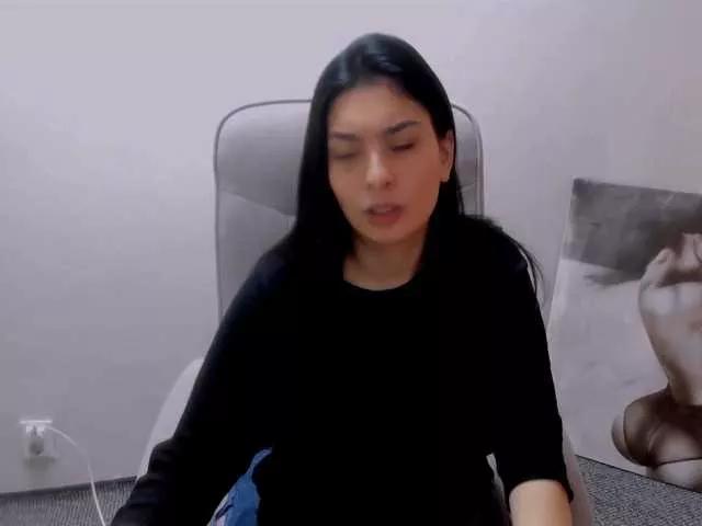 Discover our girls online shows and discover the company of countless livestreamers, with stunning shapes, sex toys and more.