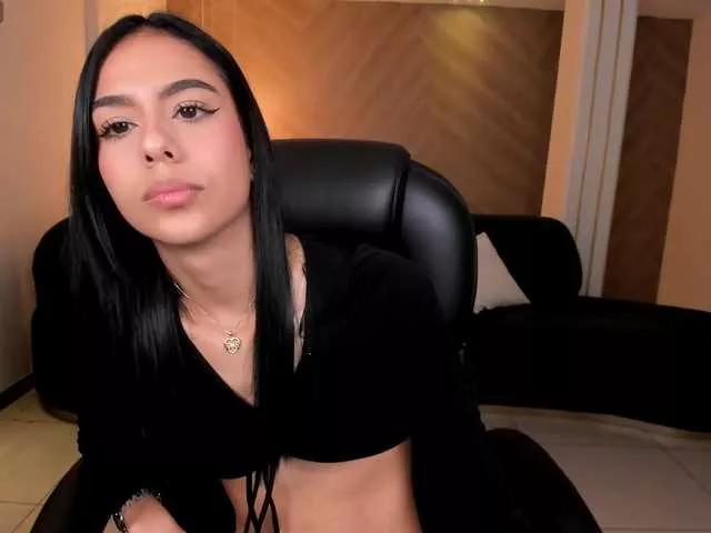 Discover our girls online shows and discover the company of countless livestreamers, with stunning shapes, sex toys and more.
