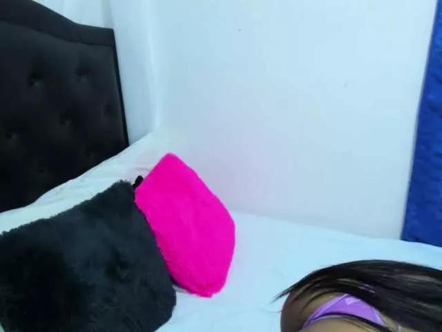 ariana19w from BongaCams