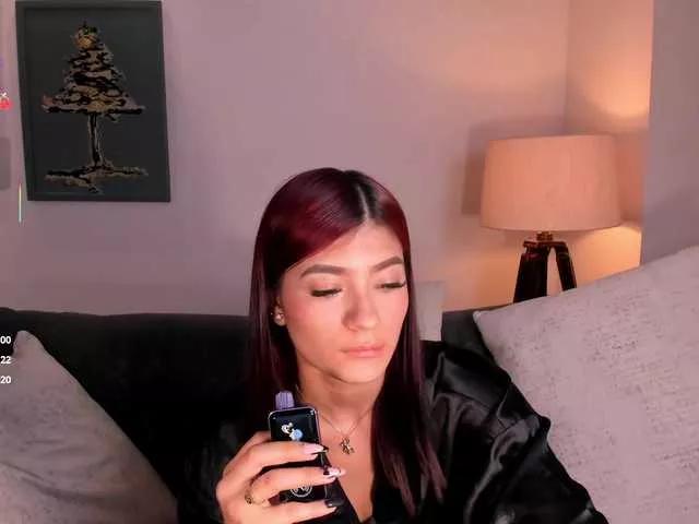 Discover our girls online shows and discover the company of countless livestreamers, with stunning shapes, sex toys and more.