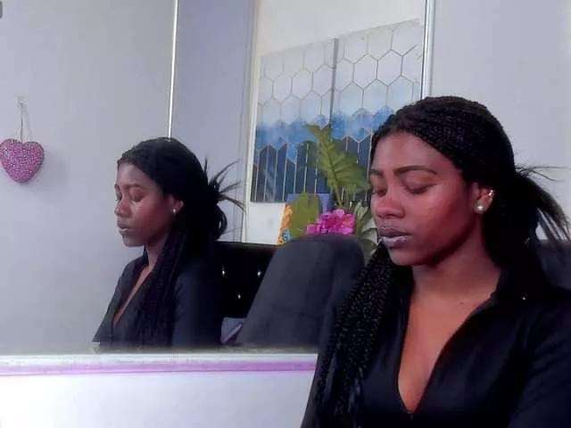 Discover our girls online shows and discover the company of countless livestreamers, with stunning shapes, sex toys and more.