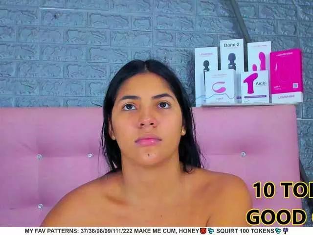Discover our girls online shows and discover the company of countless livestreamers, with stunning shapes, sex toys and more.
