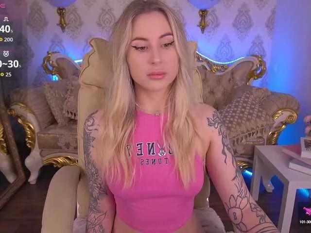 Discover our girls online shows and discover the company of countless livestreamers, with stunning shapes, sex toys and more.