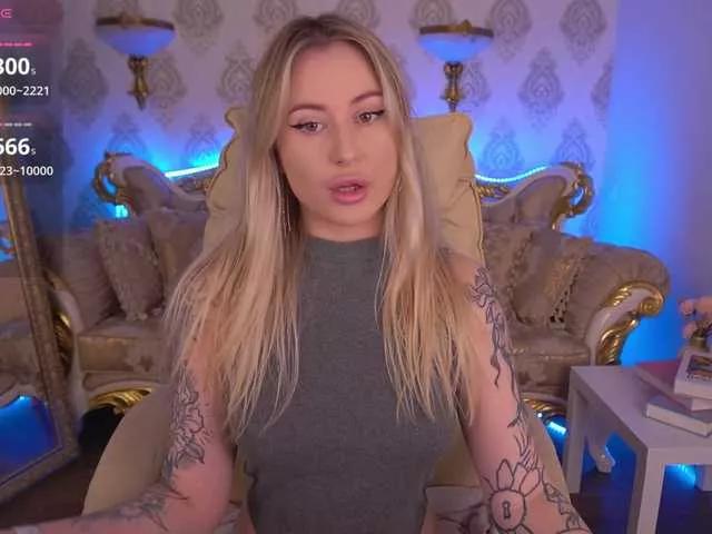 Discover our girls online shows and discover the company of countless livestreamers, with stunning shapes, sex toys and more.