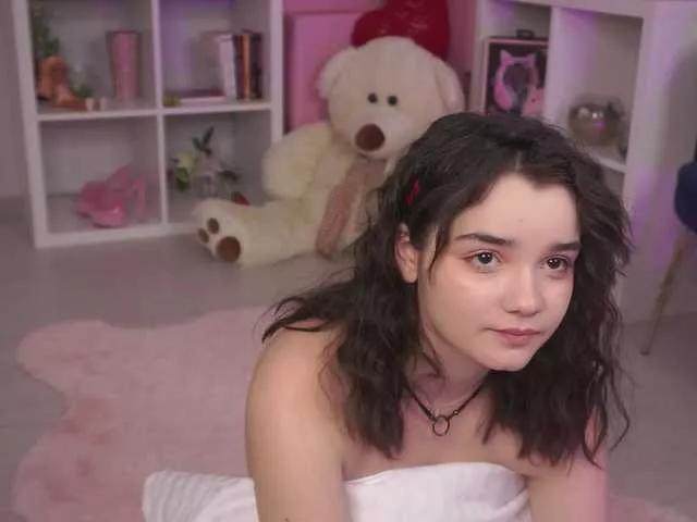 Discover our girls online shows and discover the company of countless livestreamers, with stunning shapes, sex toys and more.