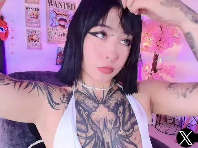 Discover our girls online shows and discover the company of countless livestreamers, with stunning shapes, sex toys and more.