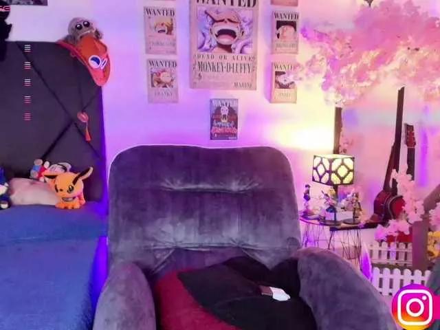 Discover our girls online shows and discover the company of countless livestreamers, with stunning shapes, sex toys and more.