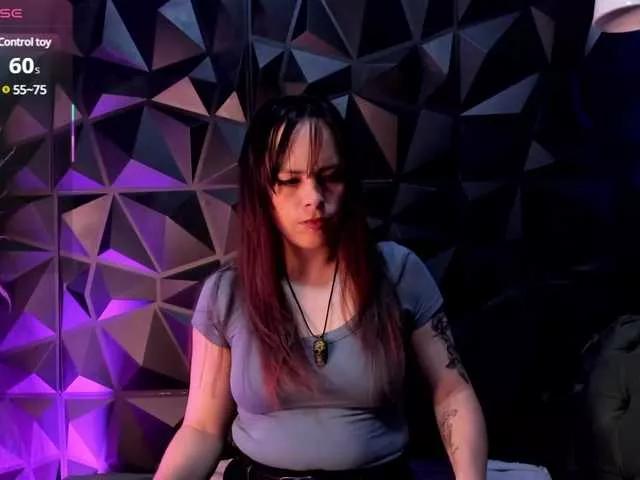 Discover our girls online shows and discover the company of countless livestreamers, with stunning shapes, sex toys and more.