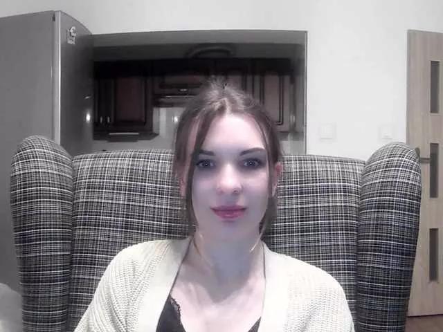 Discover our girls online shows and discover the company of countless livestreamers, with stunning shapes, sex toys and more.