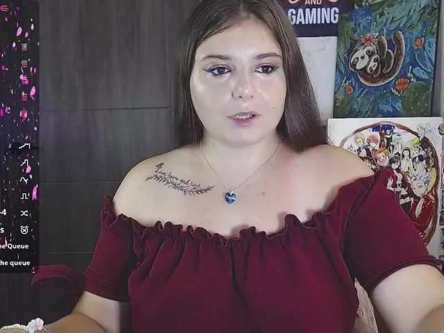 Discover our girls online shows and discover the company of countless livestreamers, with stunning shapes, sex toys and more.