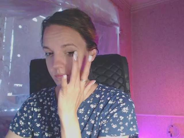 Discover our girls online shows and discover the company of countless livestreamers, with stunning shapes, sex toys and more.