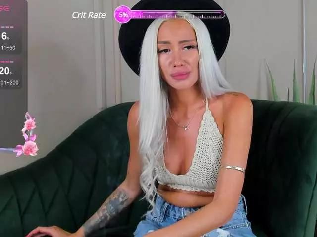 Discover our girls online shows and discover the company of countless livestreamers, with stunning shapes, sex toys and more.