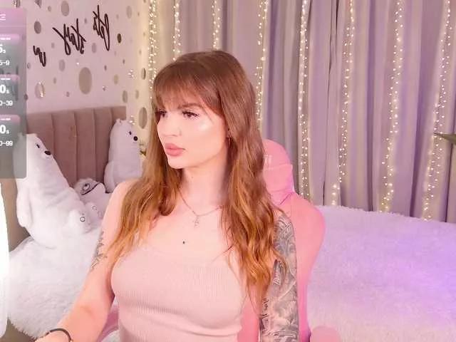 Discover our girls online shows and discover the company of countless livestreamers, with stunning shapes, sex toys and more.