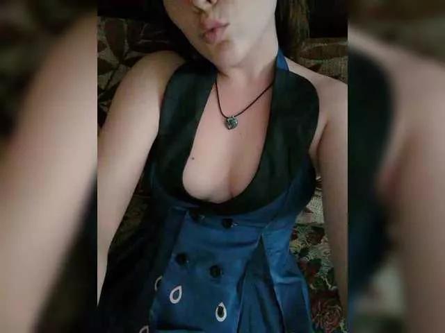 Discover our girls online shows and discover the company of countless livestreamers, with stunning shapes, sex toys and more.