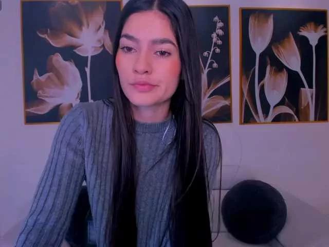 Discover our girls online shows and discover the company of countless livestreamers, with stunning shapes, sex toys and more.