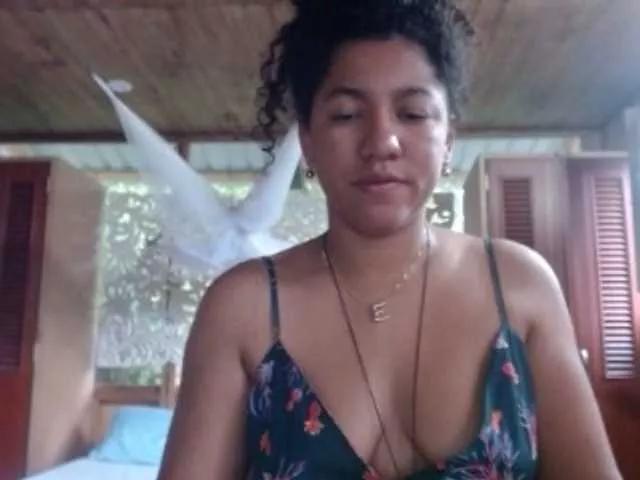 Bellacrespa from BongaCams