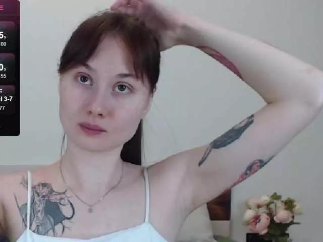 Discover our girls online shows and discover the company of countless livestreamers, with stunning shapes, sex toys and more.