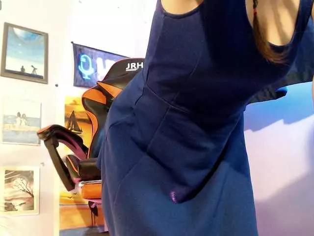 Discover our girls online shows and discover the company of countless livestreamers, with stunning shapes, sex toys and more.
