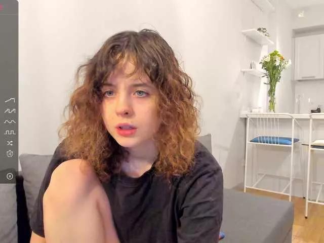Discover our girls online shows and discover the company of countless livestreamers, with stunning shapes, sex toys and more.