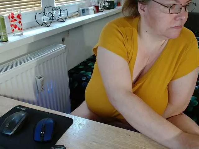 Bessy123 from BongaCams