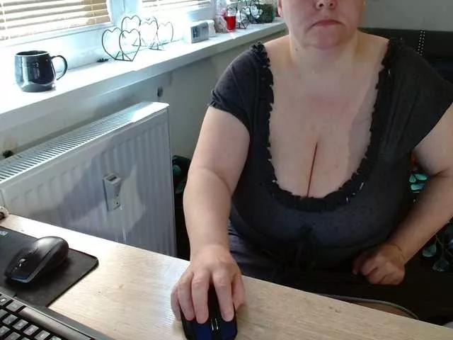 Bessy123 from BongaCams