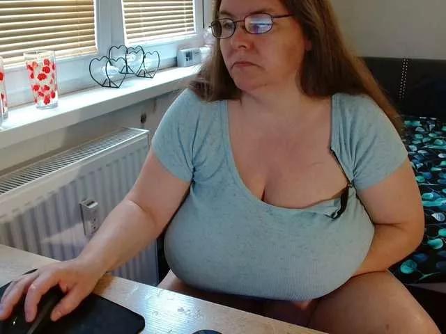 Bessy123 from BongaCams