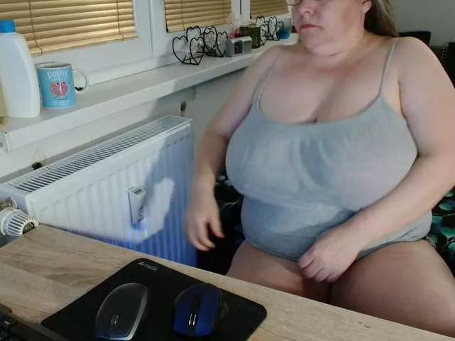 Bessy123 from BongaCams