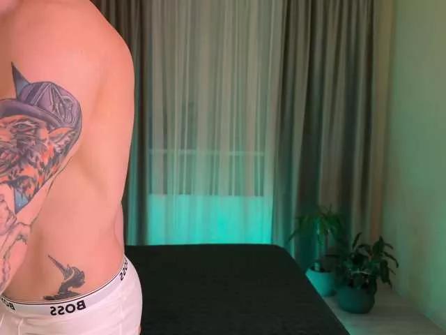 Discover our girls online shows and discover the company of countless livestreamers, with stunning shapes, sex toys and more.