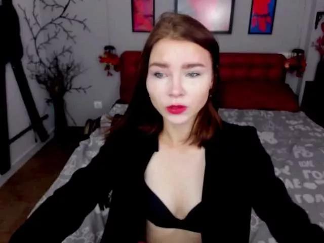 Discover our girls online shows and discover the company of countless livestreamers, with stunning shapes, sex toys and more.