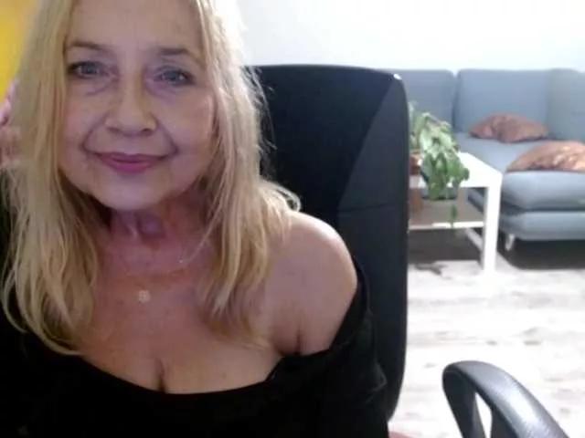 Discover our girls online shows and discover the company of countless livestreamers, with stunning shapes, sex toys and more.