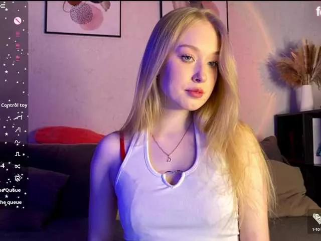 Discover our girls online shows and discover the company of countless livestreamers, with stunning shapes, sex toys and more.