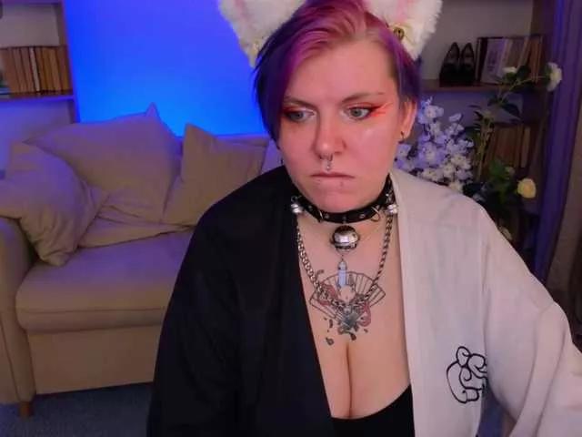 Discover our girls online shows and discover the company of countless livestreamers, with stunning shapes, sex toys and more.