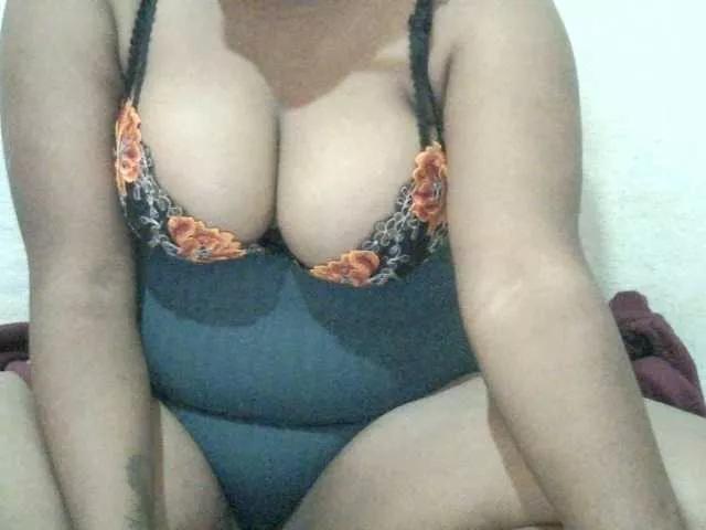Bombeass2 webcams show profile image 
