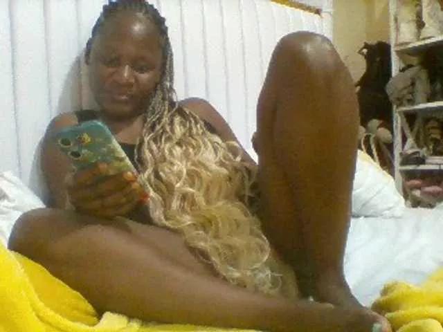 BoobieQueen from BongaCams
