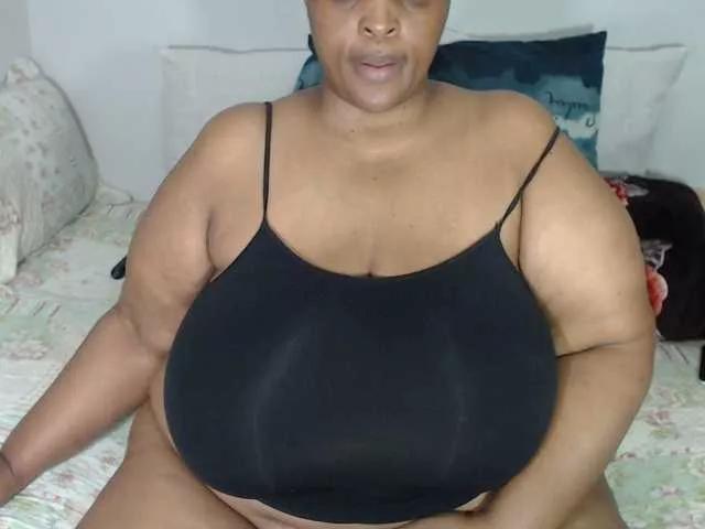 bootydiva83 from BongaCams