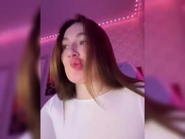 Discover our girls online shows and discover the company of countless livestreamers, with stunning shapes, sex toys and more.
