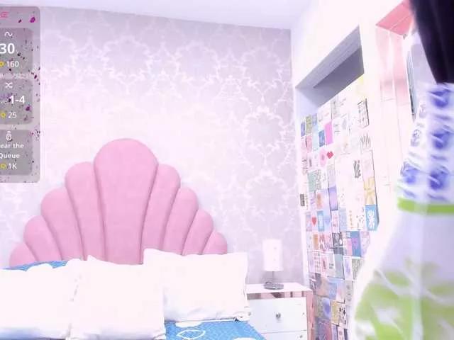 Discover our girls online shows and discover the company of countless livestreamers, with stunning shapes, sex toys and more.