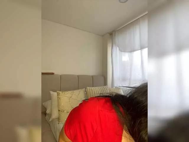 Discover our girls online shows and discover the company of countless livestreamers, with stunning shapes, sex toys and more.
