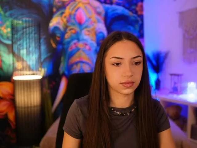 Discover our girls online shows and discover the company of countless livestreamers, with stunning shapes, sex toys and more.