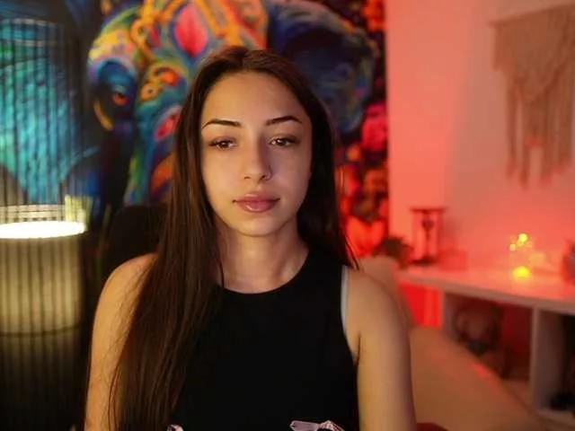 Discover our girls online shows and discover the company of countless livestreamers, with stunning shapes, sex toys and more.