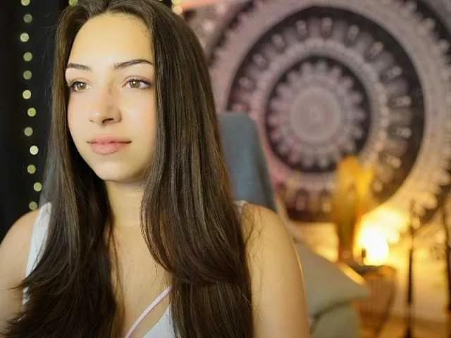 Discover our girls online shows and discover the company of countless livestreamers, with stunning shapes, sex toys and more.
