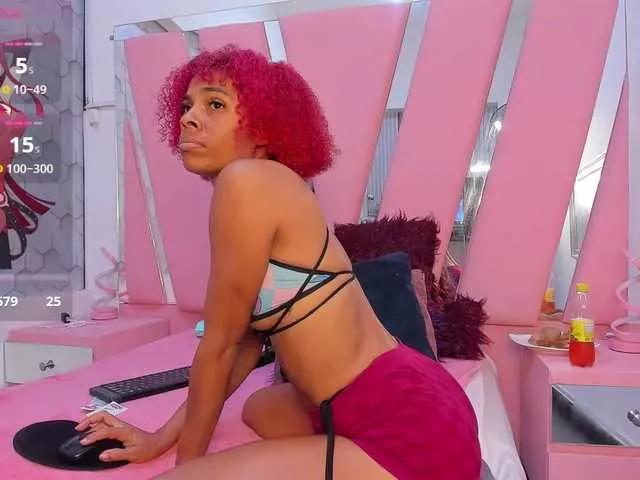 Discover our girls online shows and discover the company of countless livestreamers, with stunning shapes, sex toys and more.